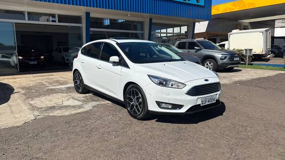 FORD FOCUS 2.0 TITANIUM 16V FLEX 4P POWERSHIFT FORD FOCUS 2.0 TITANIUM 16V FLEX 4P POWERSHIFT